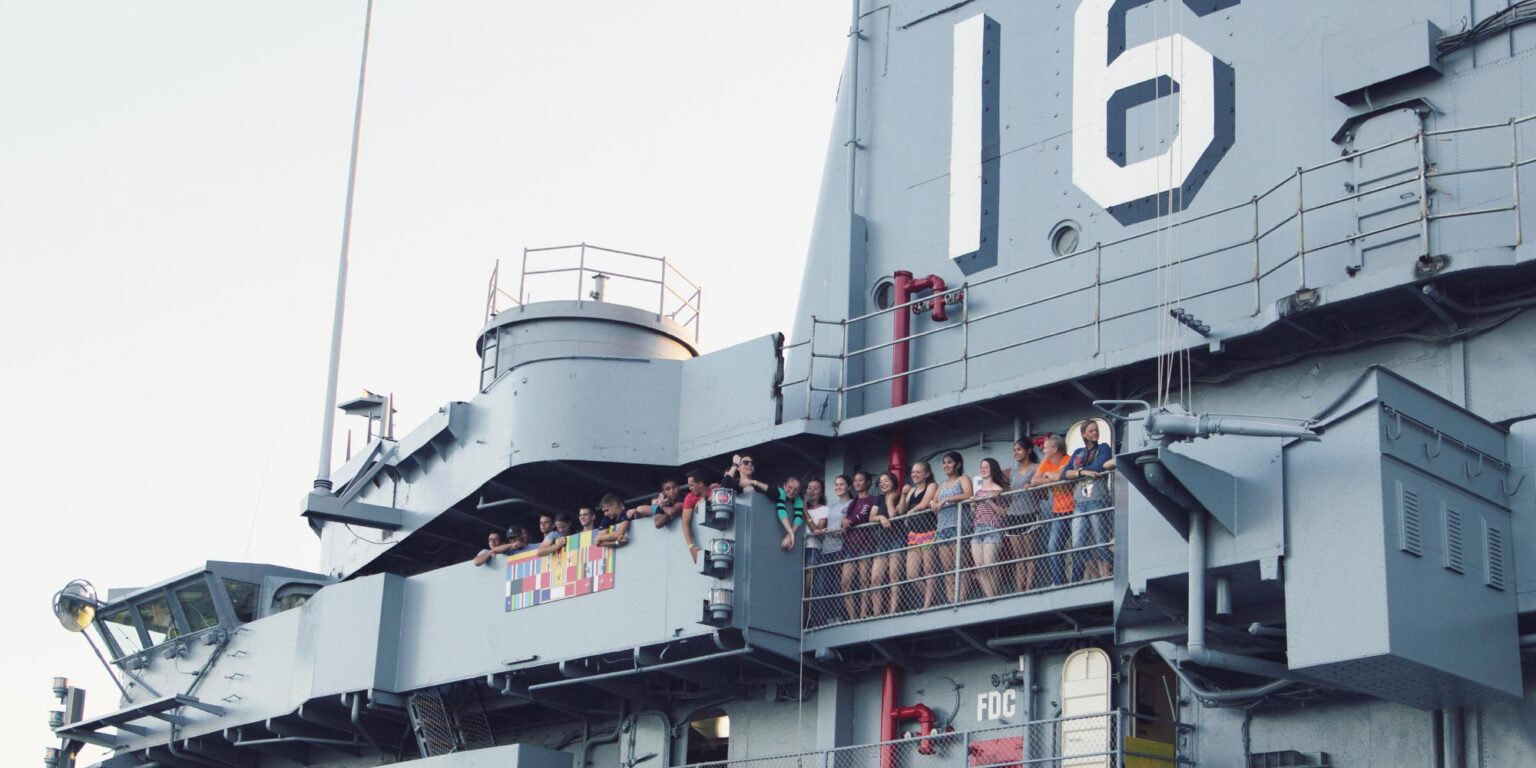 group-on-lex-flight-deck-uss-lexington